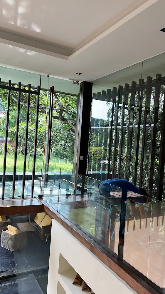 Y4 Glass, Doors, Locks Services