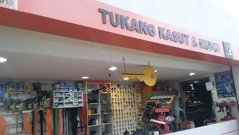 Tukang Kasut Dan Kunci R