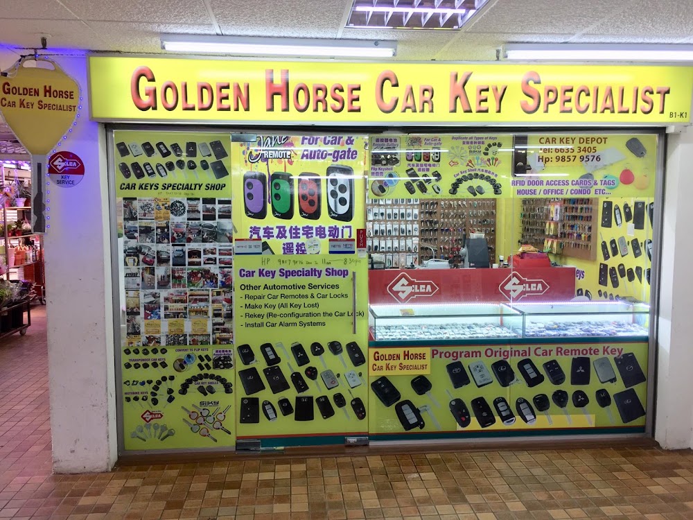 GOLDEN HORSE CAR KEY BEAUTY WORLD